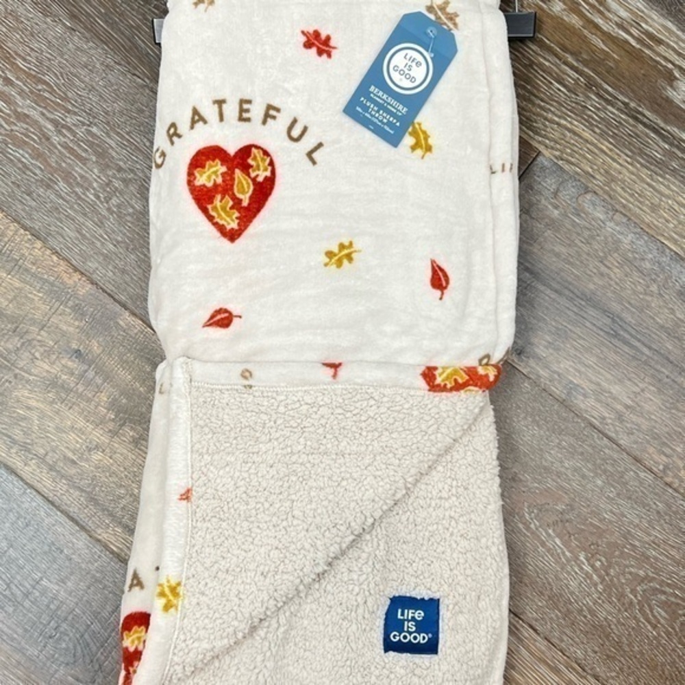 Life is good - ‘Grateful’ Sherpa lined throw. 50 x 60“. NWT. Firm!